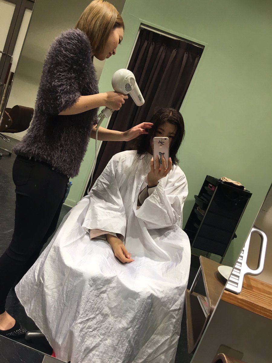 satsukis2bb's tweet photo. なっちゃん、今日は本当にありがとう😭💕
���々話せて楽しかった🤣🤣
3年ぶり？のショート
いい感じです😆👌👌💚

お菓子までありがとう！うれしす！！ https://t.co/HqxY77JlPr
