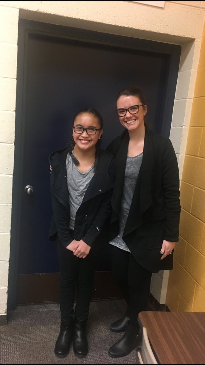 kgrabowski_LMS's tweet photo. Twinning in Room 103! #spiritweek @LarsonMS https://t.co/NJ8wEnF5R6