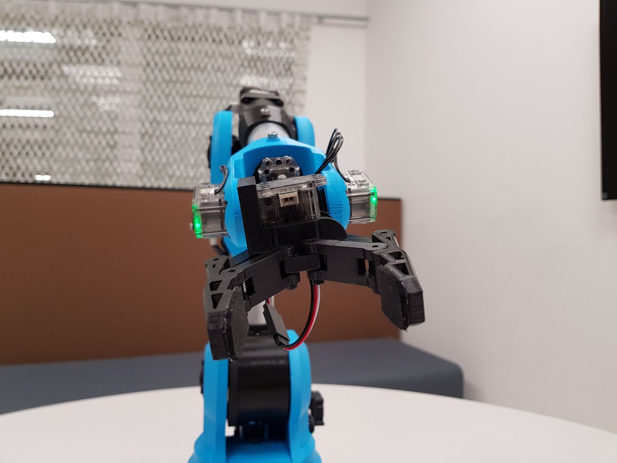 NiryoRobotics's tweet photo. Niryo sera présent à la #MakerFaire de #Lille. Venez nombreux pour découvrir #NiryoOne : un #robot accessible fabriqué en #impression3D, pour l’éducation et la maison ! Les 9, 10 et 11 février 2018 @MakerFaireLille https://t.co/SDx4RECAdz