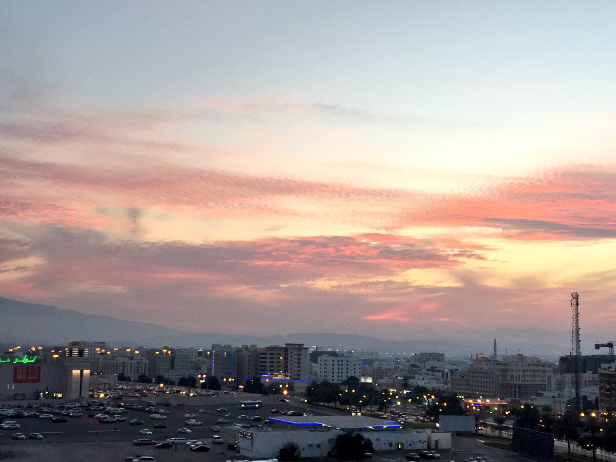 christine_uhb's tweet image. it has been a great pleasure to deliver the first day of the project management course @MuscatUni - very motivated delegates who engaged and participated well in discussions! I’m having a little rest now and enjoy the sunset over muscat 🌅 #pmcourse #Muscat