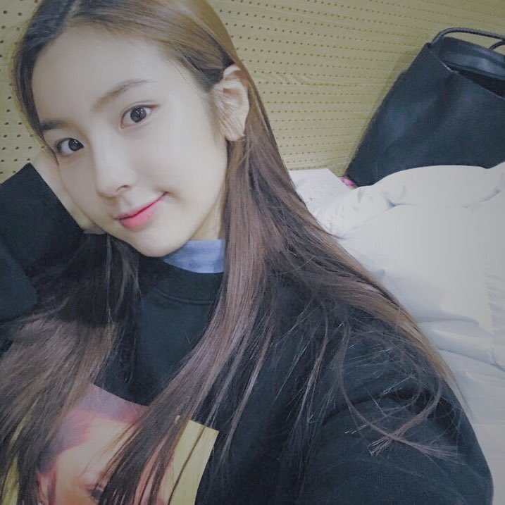 IOK_ALICE's tweet photo. #엘리스 #소히
여러분!! 저 오디게용 ㅎㅎ 히힛...❤️
드디어 우리 내일 봅니당!❤️ https://t.co/BNDLoOBrTo