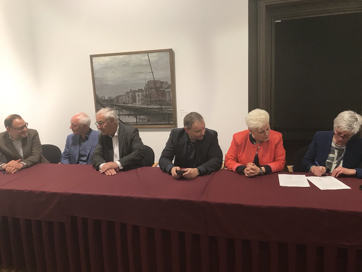 Wethouder @AnryKD ondertekent met de nieuwe binnenstadsorganisatie Vaart in Assen het binnenstadsakkoord
