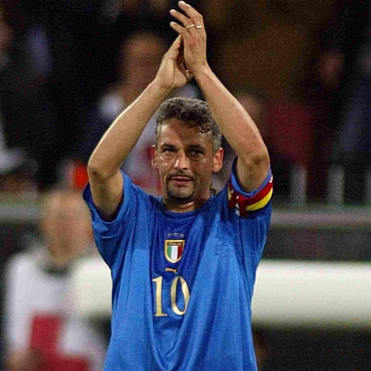 Fantasia al potere! ⚽Per oltre vent'anni ha incantato il mondo con i suoi colpi di classe sul rettangolo di gioco 💙#HappyBDay al "Divin Codino" Roberto #Baggio! 🎂#18febbraio <a href="/Vivo_Azzurro/">Nazionale Italiana</a>