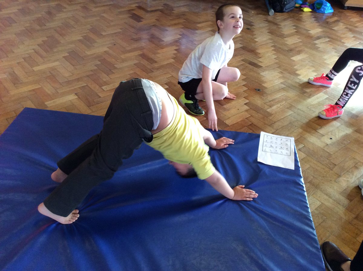StCharlesHullPE's tweet photo. .@stcharleshully2 have been learning some new shapes https://t.co/kx2ozJRzek