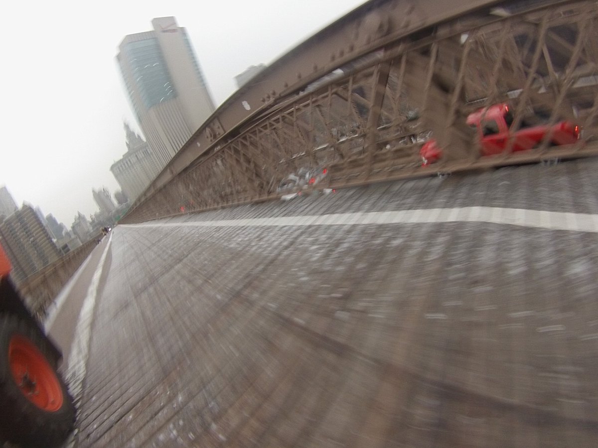 D00RZ0NE's tweet photo. When the #BrooklynBridge is swept but not gritted... 

Take your time on them boards, #bikeNYC 

#TooFastForConditions https://t.co/N5NCqdtcL1
