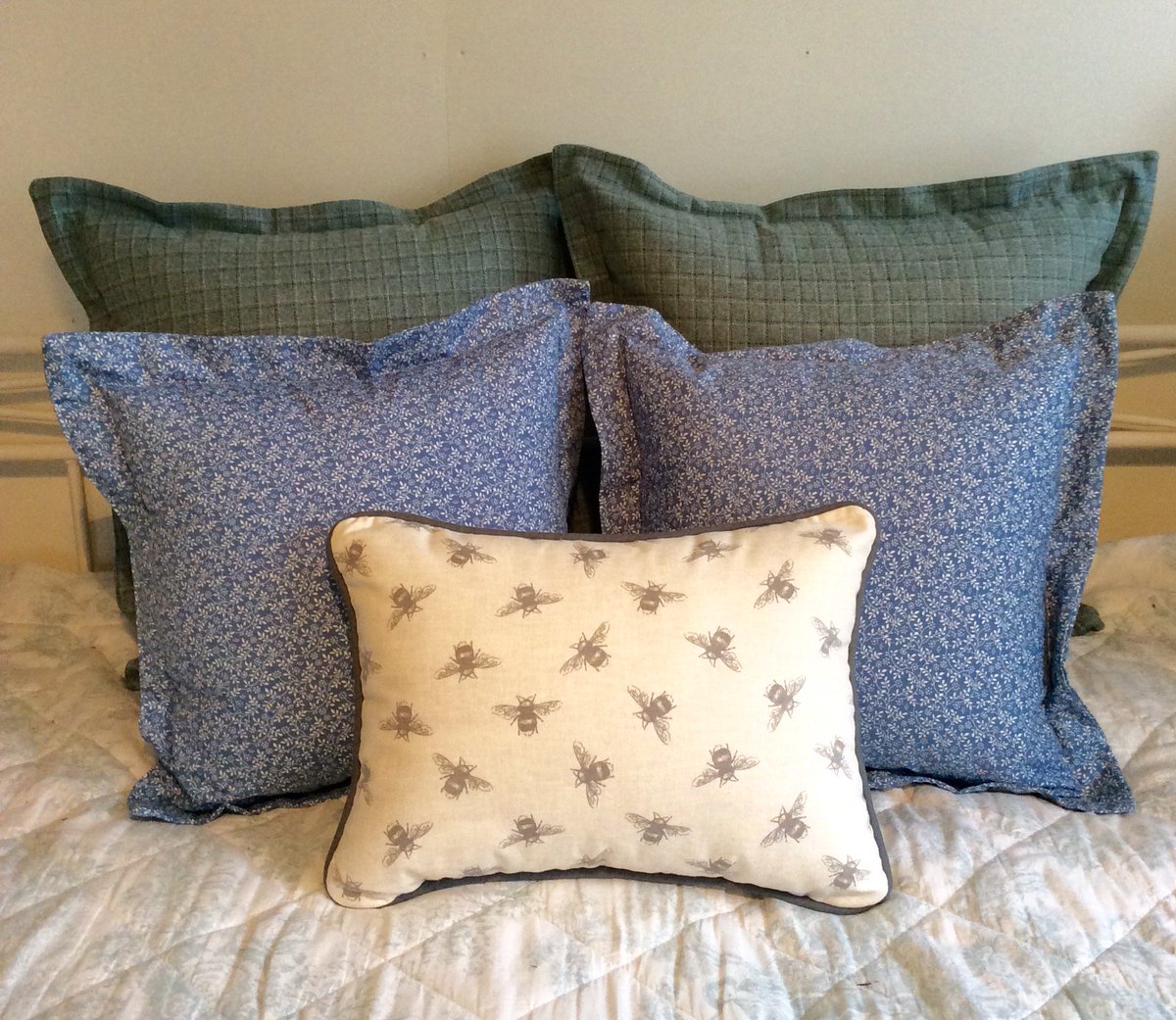 Flossie&Bumble tweet media