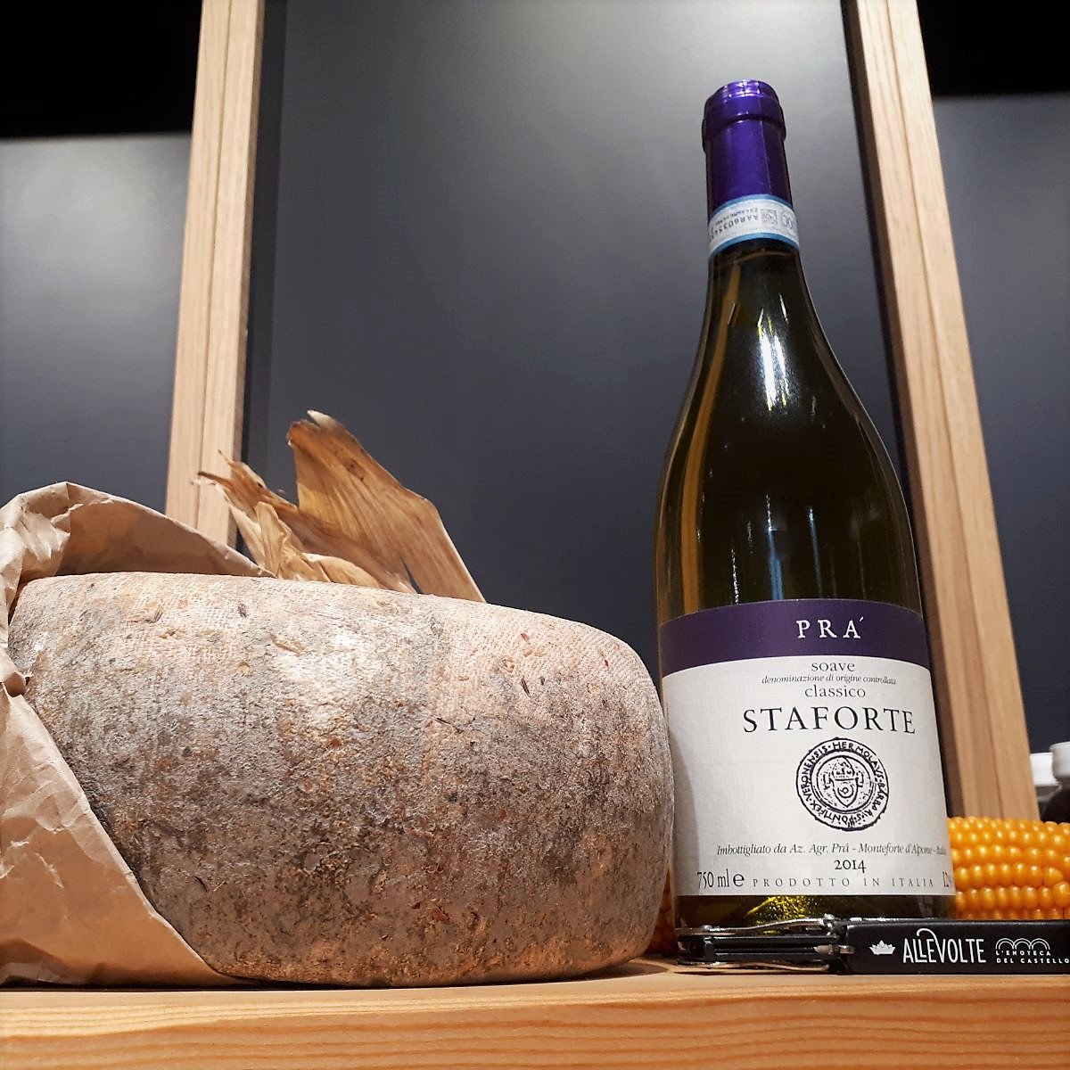 Idee per un #aperitivo in compagnia o per #stuzzicare qualcosa di gustoso prima di una cenetta romantica: cosa preferite, fresco di capra o toma piccante? Se vi è venuta voglia di provarli, vi aspettiamo a partire da #venerdì sera!
