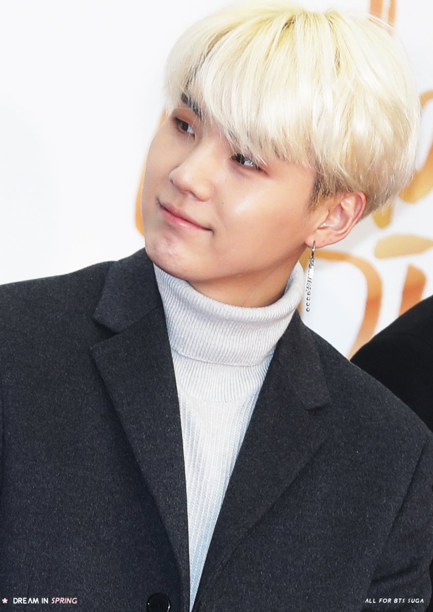 spring030993's tweet photo. 180110 골디 레드카펫 
 #방탄소년단 #슈가 #BTS #SUGA 
#iHeartAwards #BestFanArmy #BTSARMY @BTS_twt https://t.co/xGHSZ9US9U