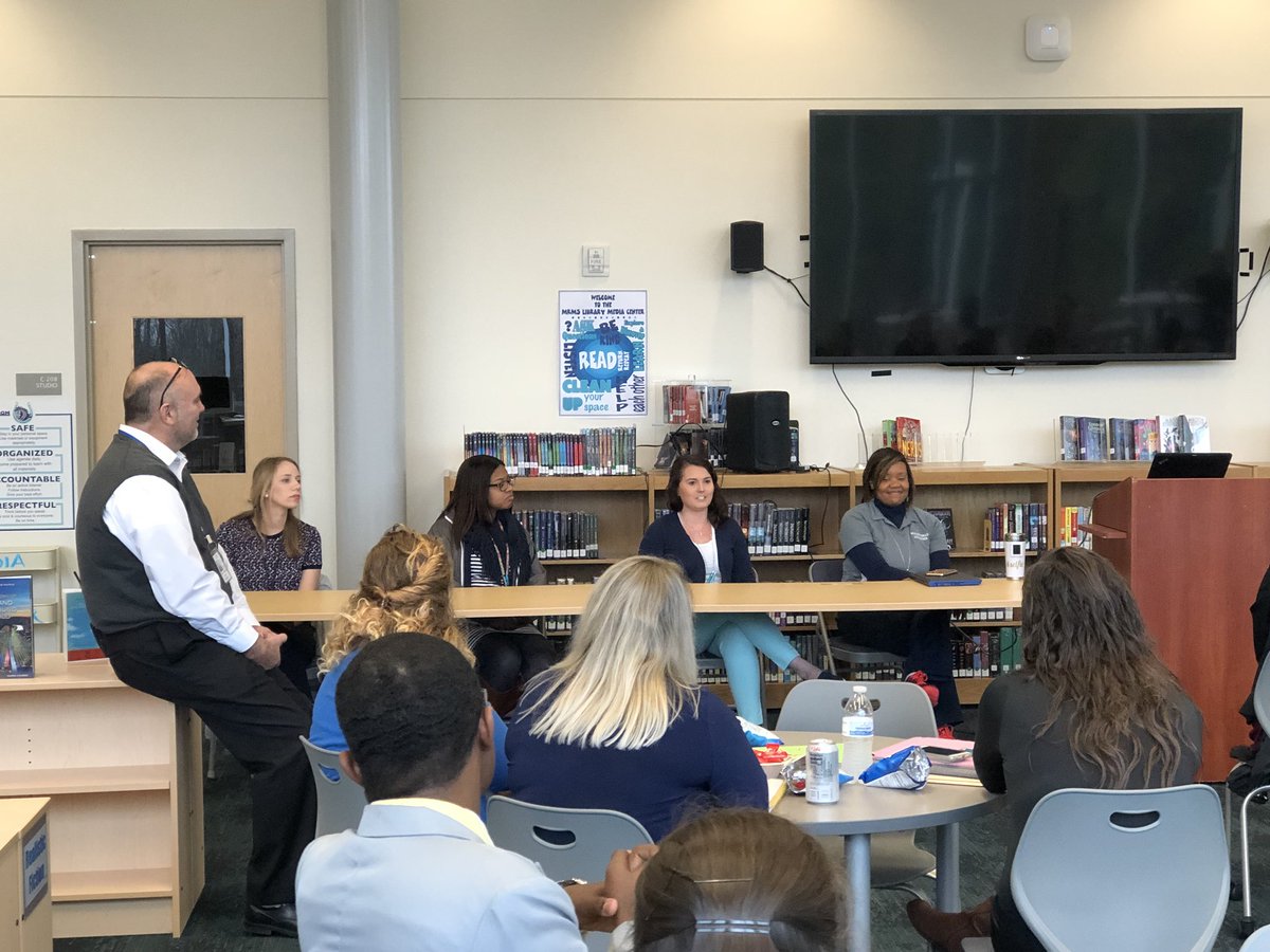 DrLFreeman's tweet photo. @mullerroad leaders sharing their experiences with future teachers from @WUEagles and @NewberryCollege #GetOnTheBusTour #RichlandTwo #TheePremierDistrictPERIOD https://t.co/y5awAWCcsU