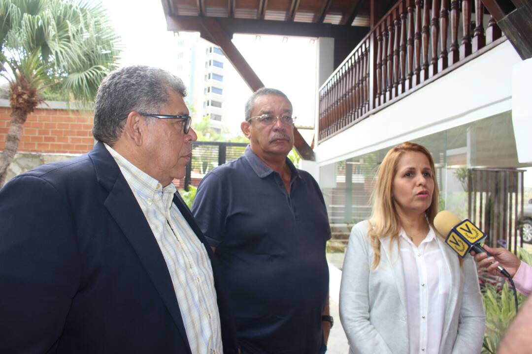 TODO LISTO! <a href="/caciquesdeVzla/">CaciquesdeVenezuela</a> salta al Ring del Domo José María Vargas de LaGuaira este 16 de Febrero 👊
Hoy Profesor Eduardo Álvarez Pdte <a href="/OfficialCOV/">Comité Olímpico Venezolano</a> junto a la Pdta De <a href="/fevebox/">FEVEBOX</a> Luisa Benitez en reunión con Gob Carneiro
<a href="/LUISABENITEZSUC/">Luisa Benitez</a> 
<a href="/CarneiroPSUV/">CarneiroPSUV</a> 
<a href="/TrapieLLo/">Esteban Trapiello</a>