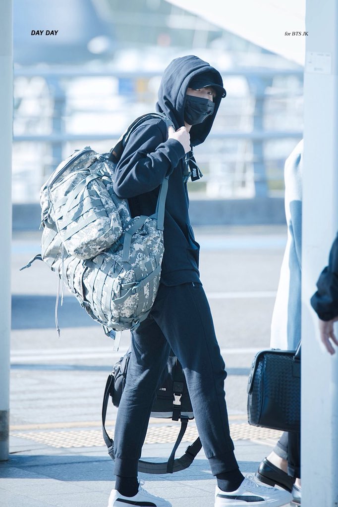 ㅏㅑㄴ على تويتر 思いっきりじょんぐくみたいな真っ黒にスポーティー ストリートな服着たい気分 あした健康診断そんな感じで行こう グク私服