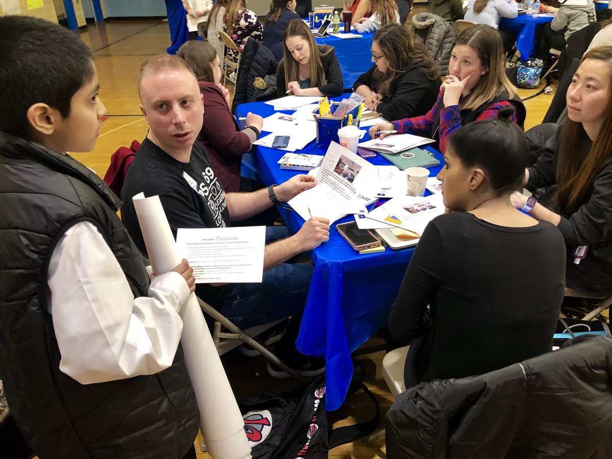 NYCSchoolsD25's tweet photo. A student led math task allows participants to engage in #Q024 practices at today’s showcase. #showcaseschools #PublicSchoolProud @NYCSchools @ps120dragons #Q169 https://t.co/HkkAgItDvG