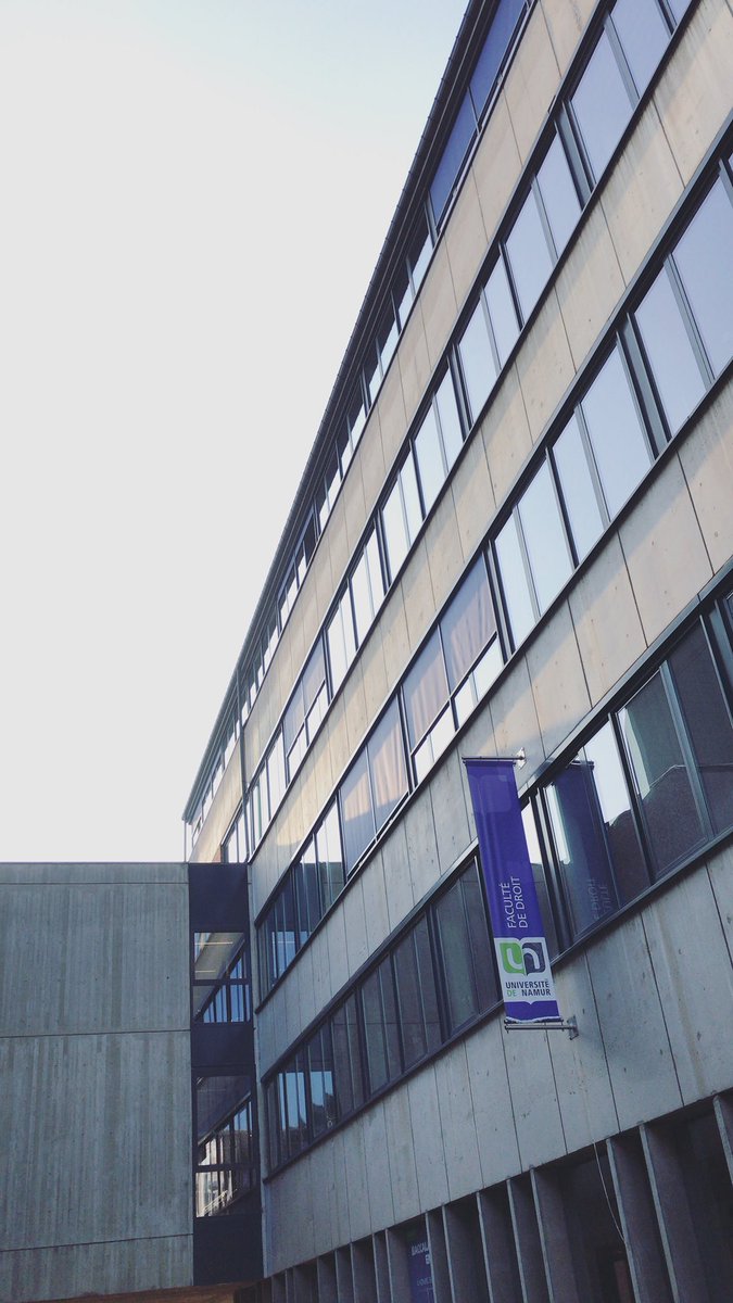 Très belle expérience cette après-midi: j’ai parlé #SmartCities et #mobilitédufutur avec les étudiants de l’<a href="/UNamur/">UNamur</a> 😊 

On y a évidemment parlé de <a href="/JulesLesmart/">Jules Lesmart</a> de <a href="/NextRideApp/">NextRide</a> et de <a href="/nextmoovBE/">nextmoov</a> !