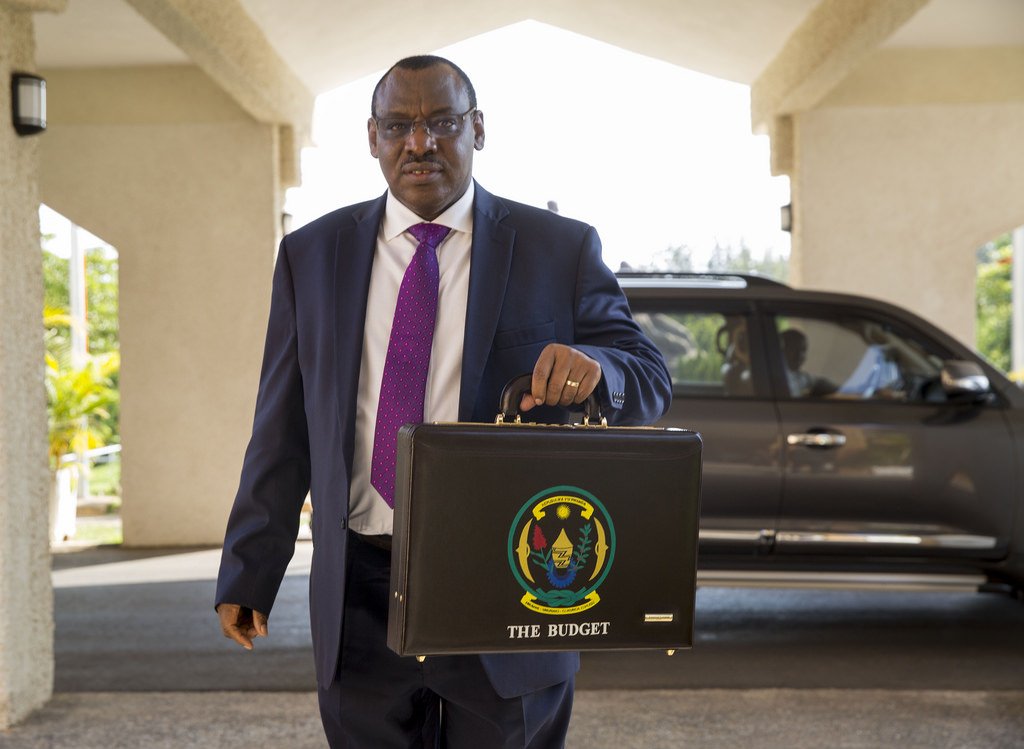 RwandaAchieves's tweet photo. Ingengo y’imari ivuguruye yiyongereyeho miliyari 20.5 Frw #RwOT  https://t.co/zz03vEg7ls https://t.co/qXCDdWBGQn
