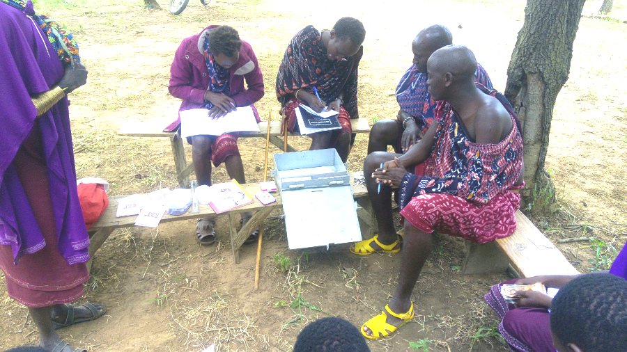 KilimoHai's tweet photo. Why Record keeping is important!

FPC Facilitator introduces to pastoralists at Nameloki...training on Record keeping in their Village Savings and Loan Association (VSLA). https://t.co/S3u3XblGNF