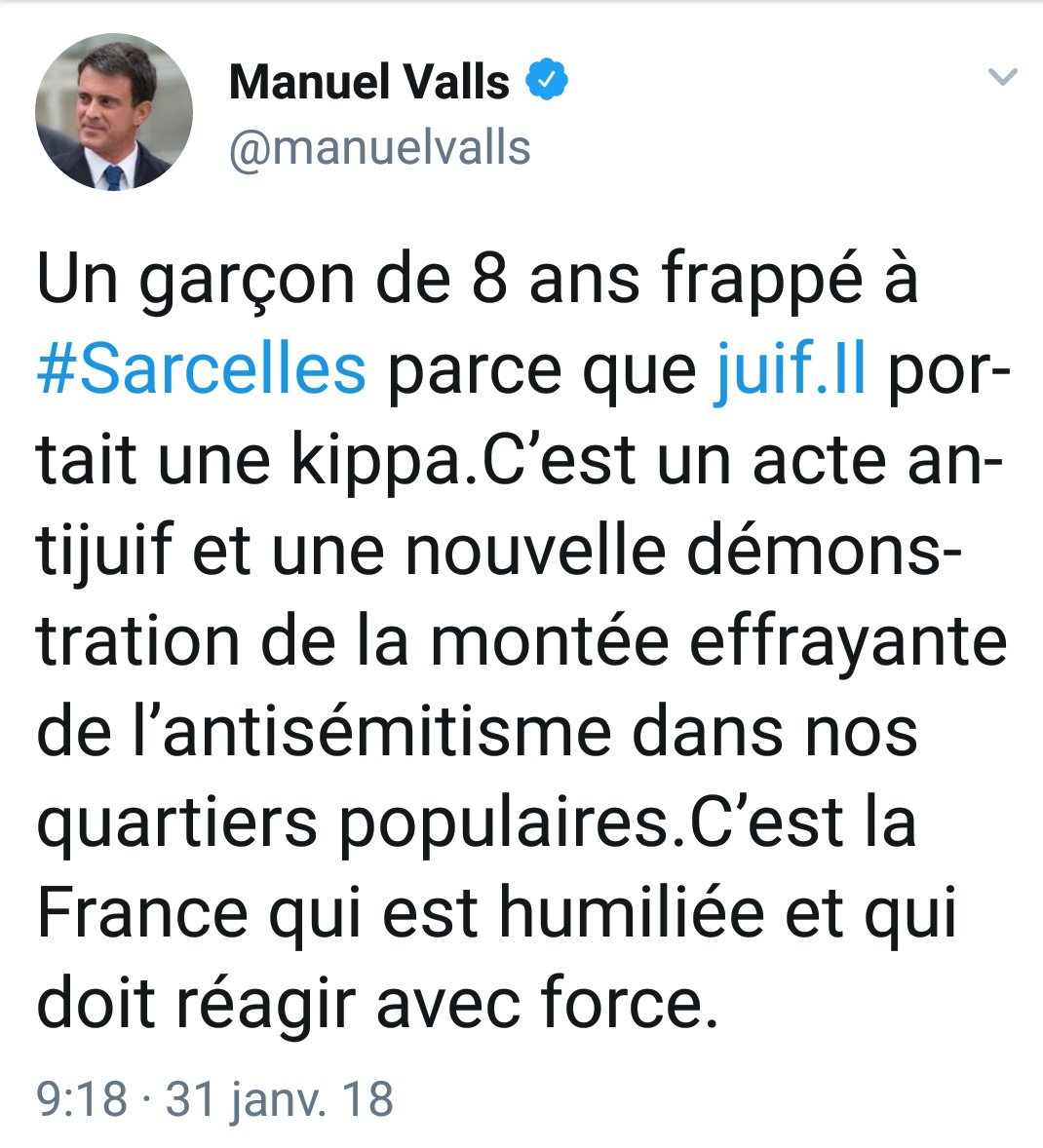 Vanneur's tweet photo. À la fin, on a découvert que c'etait juste un croche-pied entre gamins... c'est peut être pas à Mennel qu'il faut retirer le micro, mais peut être aux adeptes du complot islamico-banlieusards? #Sarcelles https://t.co/PQRrlRX3i7