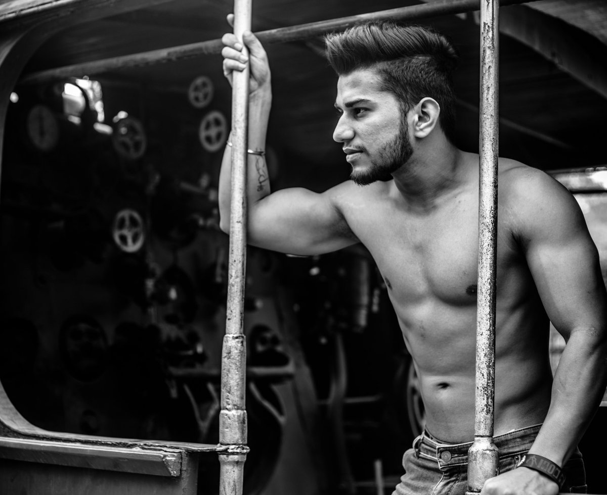 vikas1471996's tweet photo. Rusty Monochrome
P.C @Ruled_by_third 
#photoshoot #model #professionalphotoshoot #modeling #firsttimemodeling #model #Fashionista #mensfashion #style #AlwaysClassic #streetstyle #blackandwhitephotography https://t.co/I5quh7OF4x