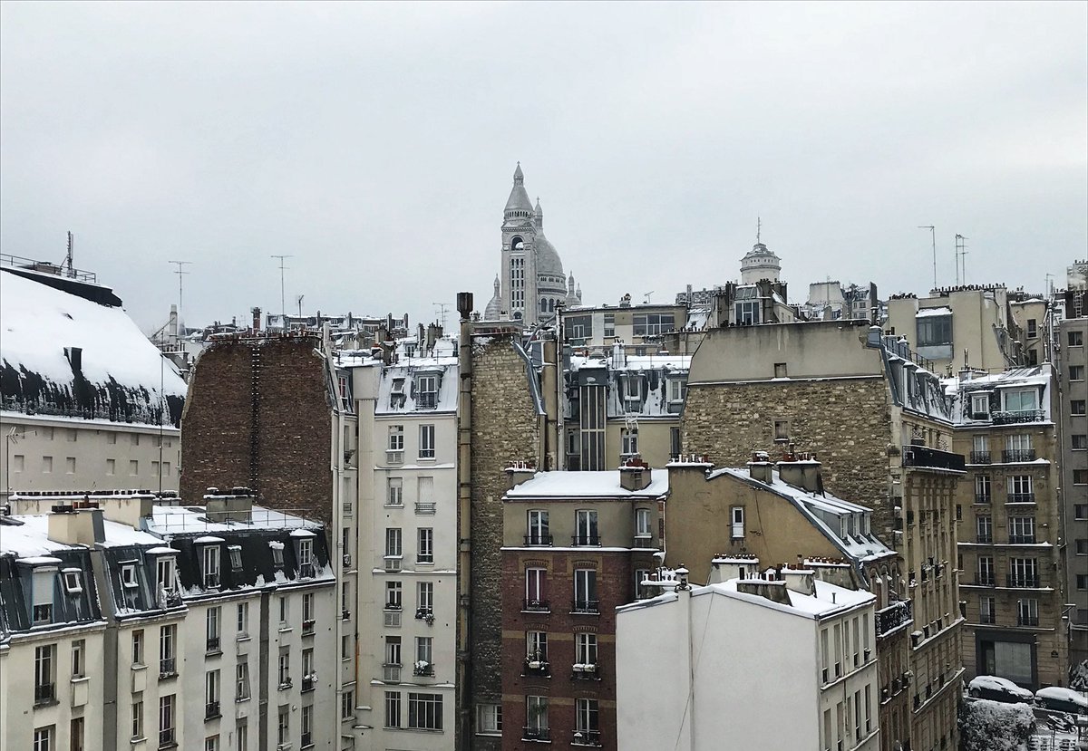 Orange_Csltg's tweet photo. L’avantage de la neige c’est que la  vue depuis nos bureaux est encore plus belle ☃️ #ParisSousLaNeige #Montmartre https://t.co/Z5kLaqcY1O