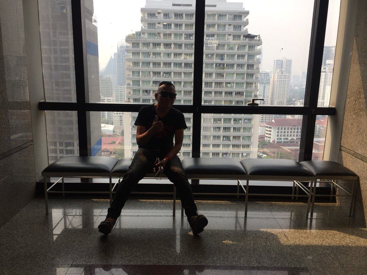 keaytuy's tweet photo. #เมื่อแสงทางยังไม่ส่องใจ #เมื่อแสงไฟยังไม่ส่องหน้า #ออกก้าวเดินเรายังต้องพึ่งขา #แล้วโชคชะตาพาเราออกเดินทาง #มีฝันผลักดันจากคนดี https://t.co/ulbXTAlHQb