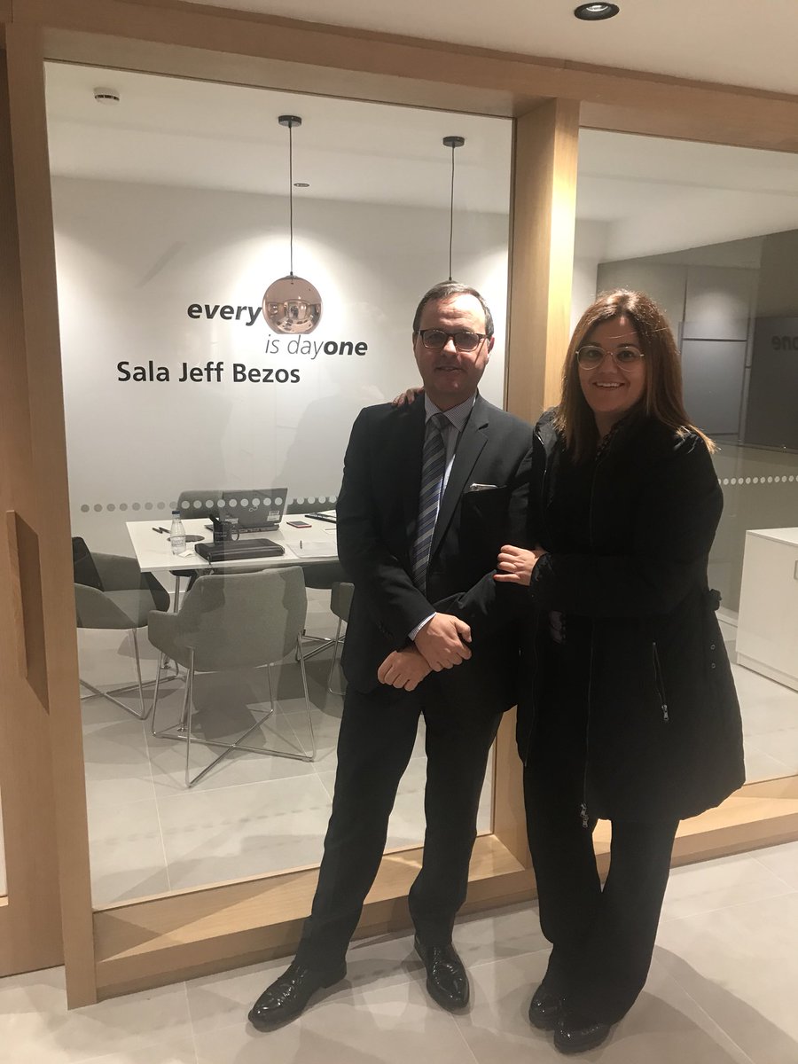 martinafont's tweet image. Amb Xavier Ricart de @cambrabcn a la sala @JeffBezos de l’edifici #Dayone de @infoCaixa. Una bona iniciativa !! #bcntech