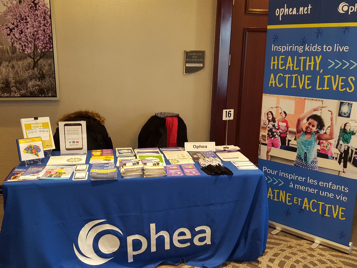 HealthPromoterL's tweet photo. Representing @opheacanada at #bsrc2018. The snow won't stop us from networking! https://t.co/F1u5j0YpUx