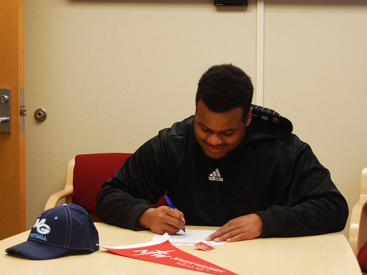 mghssports's tweet photo. This morning, Monona Grove High School senior Marcus Wallace signed his National Letter of Intent to play football at Northwestern College in Iowa. Congrats, Marcus! @WSJPrepZone https://t.co/o2jXai9FRb