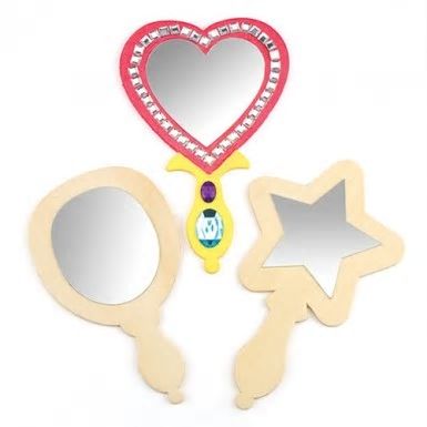 HorwichResource's tweet photo. Monday 19th Feb - HALF TERM WEEK - Bring the kids to make Mother's day crafts £4 per child everything provided, everybody welcome 1.30-3.30PM here at HCC https://t.co/ucOpCCH78U