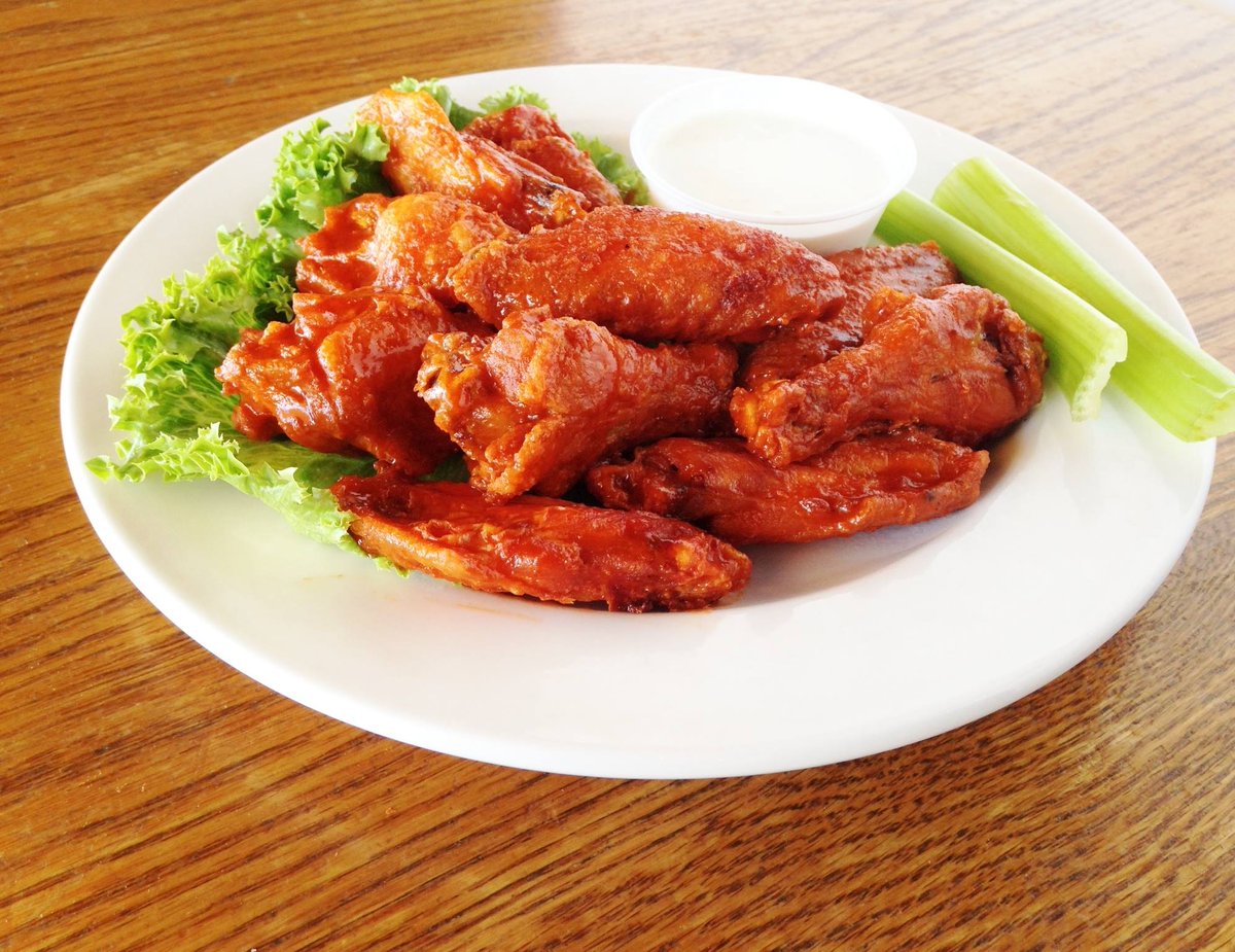 SetEmUpJacks's tweet image. WIIIINGS!! It's Wing Wednesday!! Half price from 3pm-close today! Traditional Bone-In or Boneless. $2.50 Domestic Bottles, $3 Freestate Pints Happy Humpday! #headeast #lfk