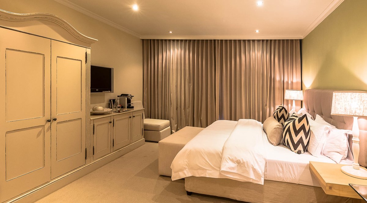 Coco Chanel once said “Luxury must be comfortable, otherwise it is not Luxury”

#Travel #ExploreCapeTown #HotelAccomodation #Luxury #BoutiqueHotel  #LuxuryHotel #Valentinesday #GayPride #CapeTownCarnival