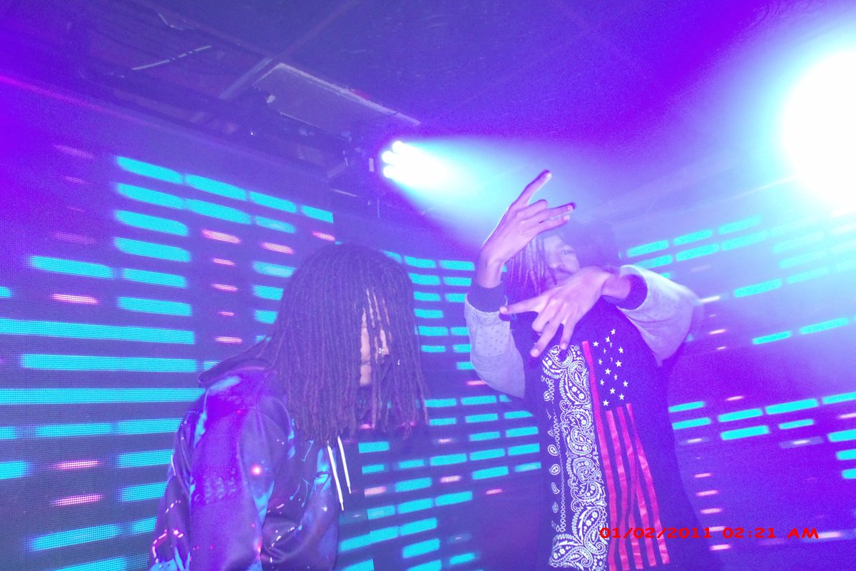 YVNGSHEE5H's tweet photo. I NEED @_FatNick  AND @Pouyalilpou  TO COME BACK TO VIRGINIA BEACH SO I CAN GET FLAME ASS PHOTOS VIDEO ECT. i wish i had the cam last time yall came. SHIT WAS LIVE OH AN U TOO @GHOSTEMANE  WE NEED YALL BACK @shakaslive https://t.co/SDYEVQPI3T