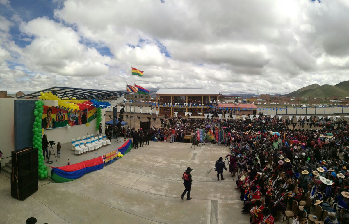 ahora_elpueblo's tweet image. #Ahora
En Challapata (#Oruro), el presidente Evo Morales entrega una unidad educativa técnico humanístico.

Fotos: UCP