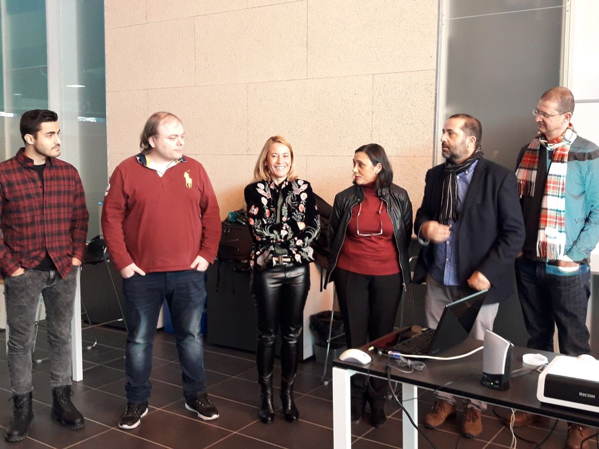 smartopenlab's tweet photo. Está mañana hemos estado presentando a #TRON en el Espacio de Creación Joven del @Ayto_Caceres con #Yolanda y #Pilar de @JuventudCaceres, trabajando juntos con @juanbarambones y la @EPCC_Unex https://t.co/eUjFkgudTA