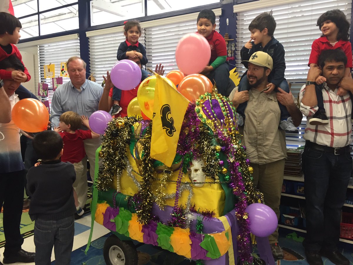 PKATeacher's tweet photo. PK Dads' Float Building @stmsaints #creativedads https://t.co/n8U92Xh4UJ