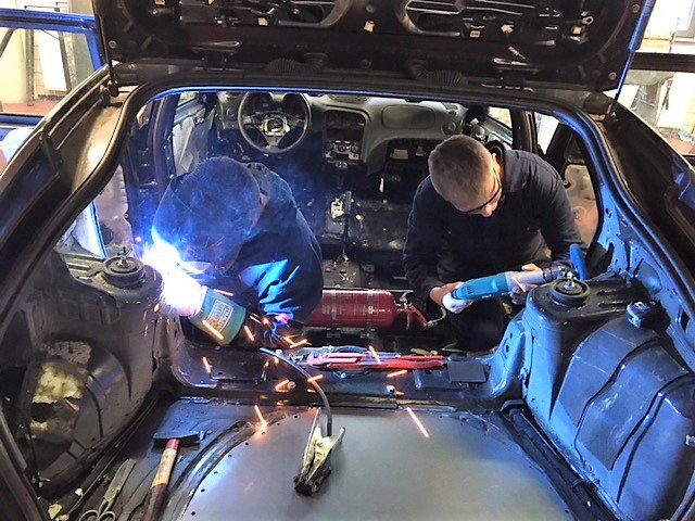 Studenten van de opleiding #Autotechniek in #Leiden bouwen voor de website <a href="/Autoblog/">Autoblog</a>.nl een oude Alfa Romeo om tot raceauto voor de <a href="/Junkyardrace/">junkyardrace</a> in maart 2018. Docent Ramon aan het woord in deze video bit.ly/2C5gEpa