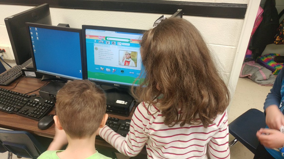 KariKuebler2's tweet photo. #engaged Curtis #first grade Ss using Pebble Go to read non-fiction in @DianeBest1st class @CurtisPrincipal #readwithapurpose https://t.co/gPjZzntMQc