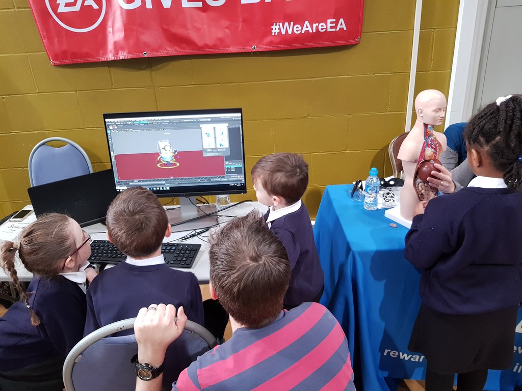 glfsciencefair's tweet photo. @mardenlodge loving working with @EA creating digital images and learning all about the human body @glfsciencefair https://t.co/dUk1pJiSnt