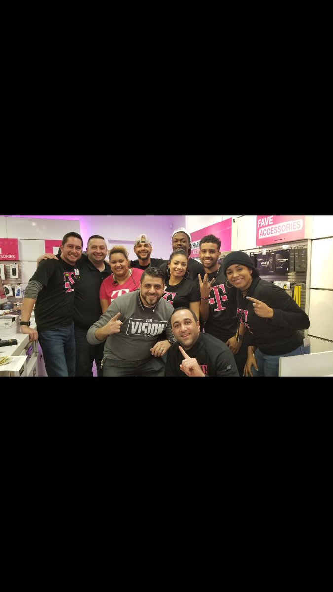 So Proud of our <a href="/WirelessVision/">Wireless Vision</a> #NorthernLights squad in #Columbus. I love the energy this team brings every day. #100KClub #EveryCustomer <a href="/mkweik/">Mo Kweik</a> @coachjason78