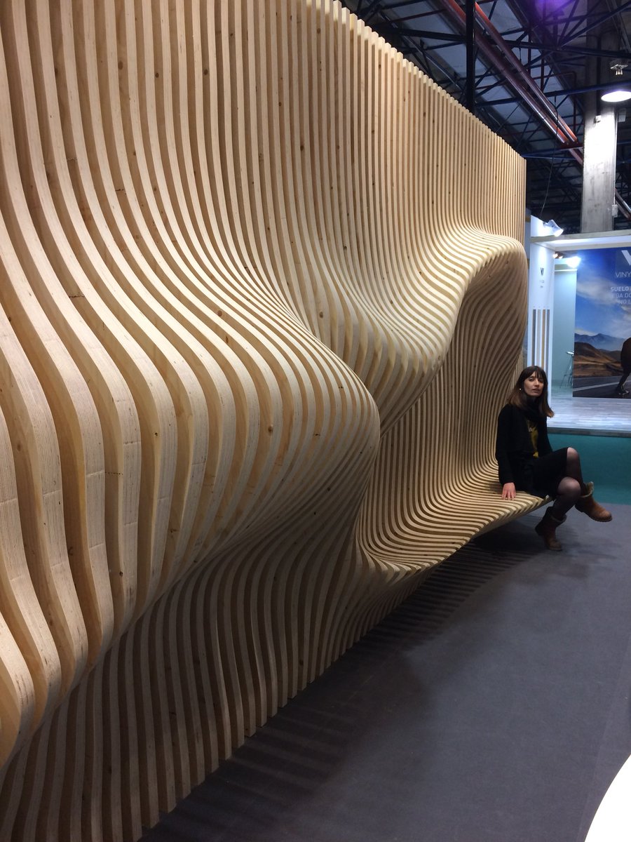 decustik's tweet photo. Decustik - Mecakim wavy wood panel en @FIMMA_MADERALIA https://t.co/SDwxgZ8QdW