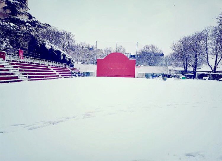 #CestCoolLaNeigeMais c'est plus compliqué pour jouer à la pelote sur #Paris ! #AuTrinquet sous la #neige ! C'est rare... #ParisSousLaNeige #neigeaparis #OnPeutToutFaireAuTrinquet sauf de la pelote en ce moment 😢