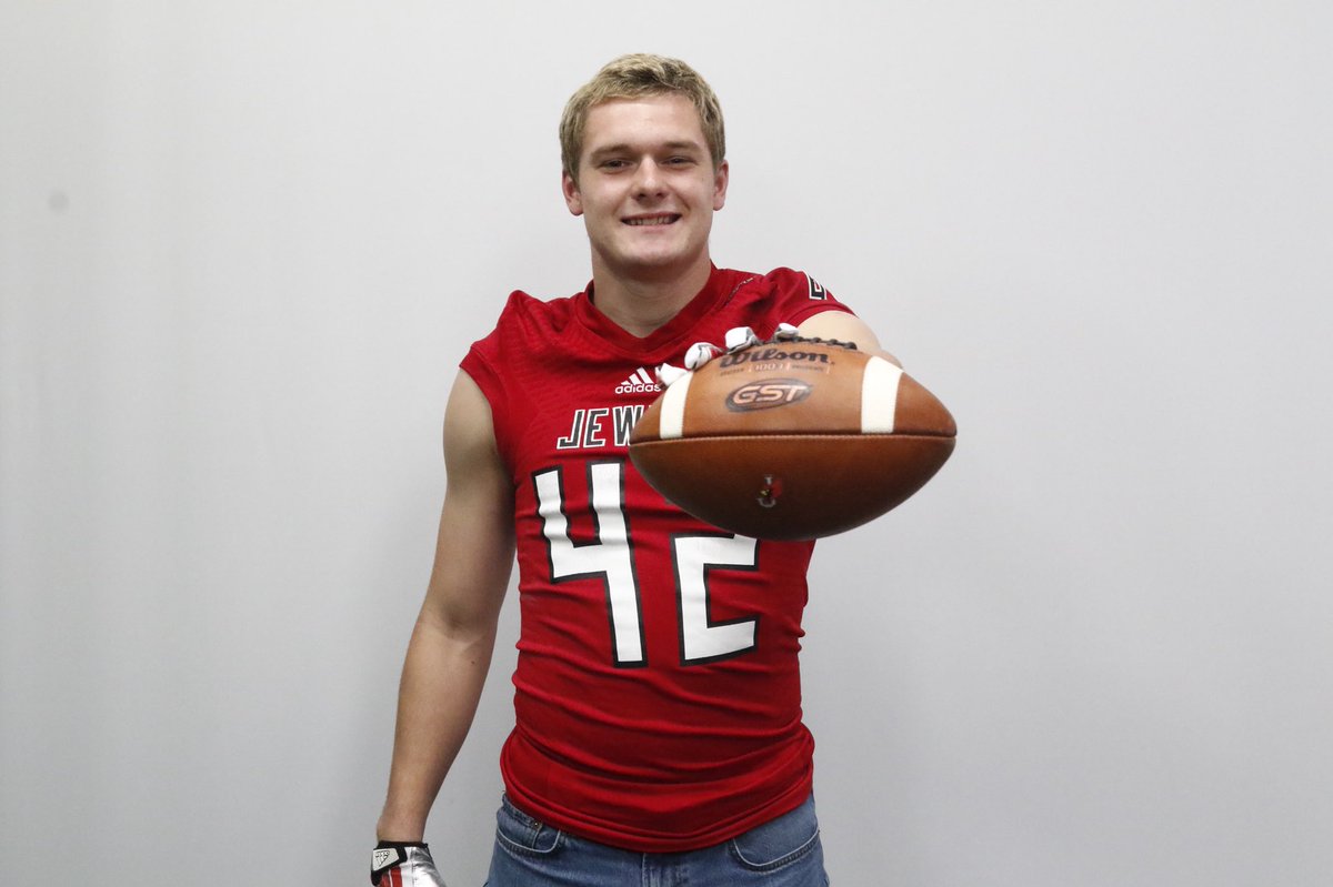 Happy to announce that I am committed and signed with William Jewell College to continue my academic and athletic career! #RedBirdsRising