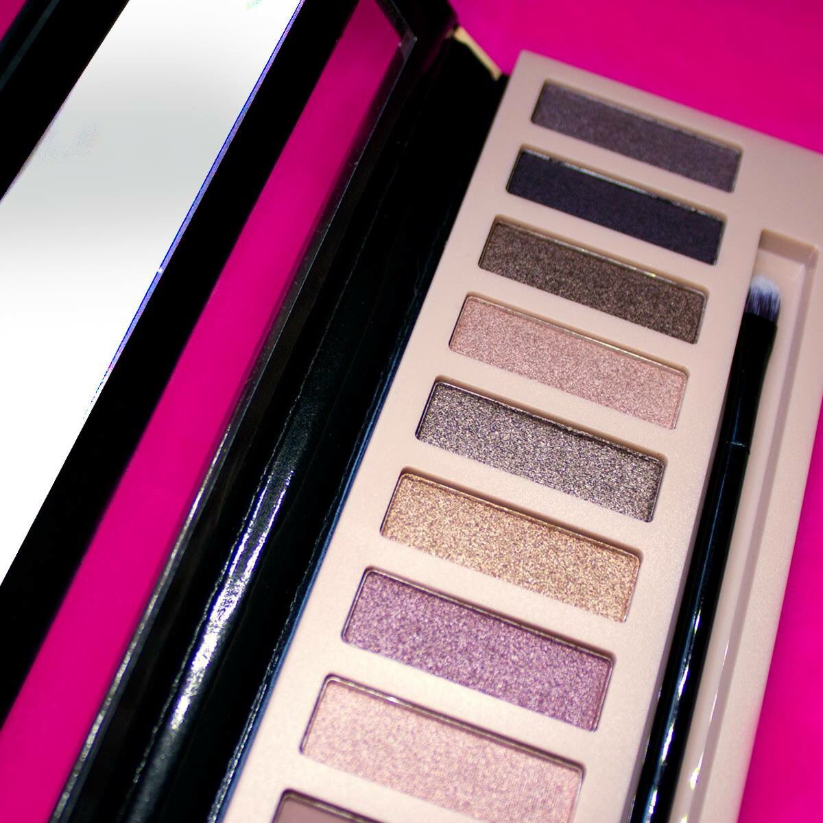 When your glow goals are outta this world. 💫 Compra los 'Nudes Eyeshadows' de  #LAGirl en tu Embajada favorita!
 #Beauty #chile #Summer #Verano