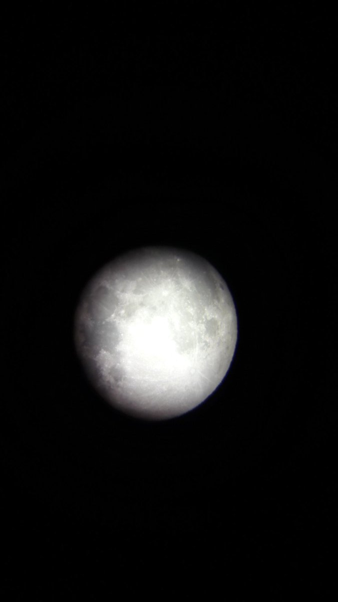 JOrnosa's tweet photo. Luna llena https://t.co/lfOoKjJDcd