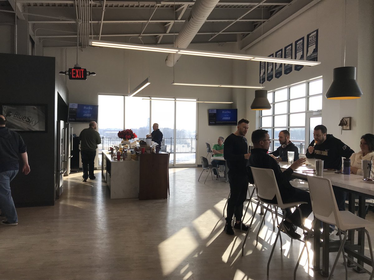 blueskycommerce's tweet image. We firmly believe that breakfast is the most important meal of the day around here. It's bound to be a pretty good day when started off with this delicious breakfast pitch in! 🍳🥞☕️