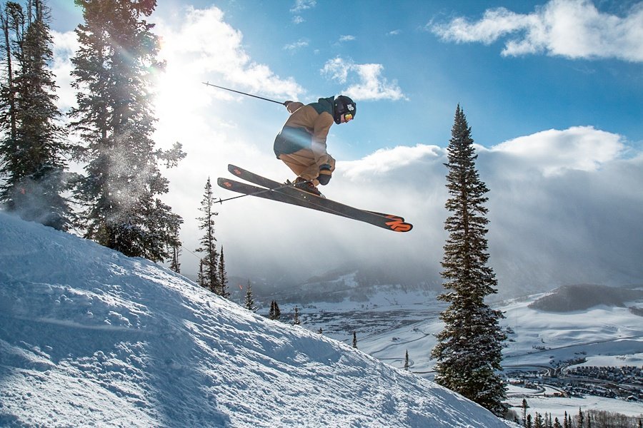 skicrestedbutte's tweet image. The calm after the storm. Blue skies and soft snow today! #burythebutte #cowx goo.gl/feKgfT
