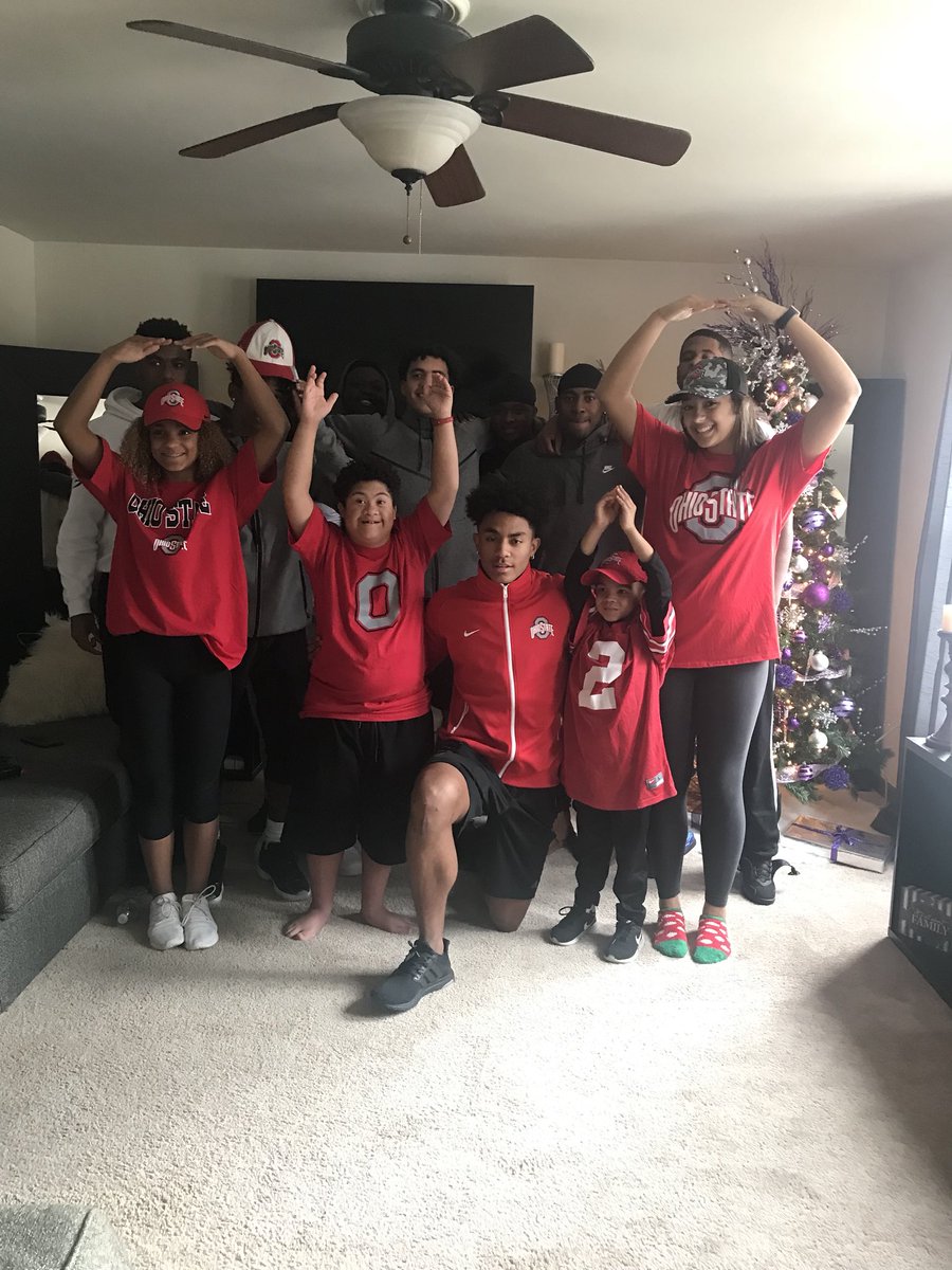 AlanaTempleton's tweet photo. It’s SIGNING DAY 🏈⭕️  #PROUDMOMMA #GoBucks #KB5 #OhioStateFootball #NationSigningDay https://t.co/puIttb05gd