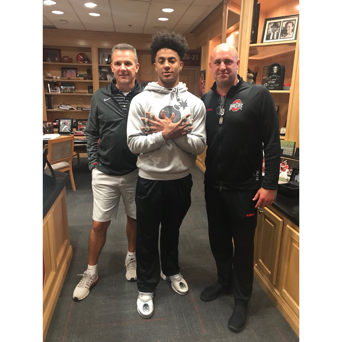 AlanaTempleton's tweet photo. It’s SIGNING DAY 🏈⭕️  #PROUDMOMMA #GoBucks #KB5 #OhioStateFootball #NationSigningDay https://t.co/puIttb05gd