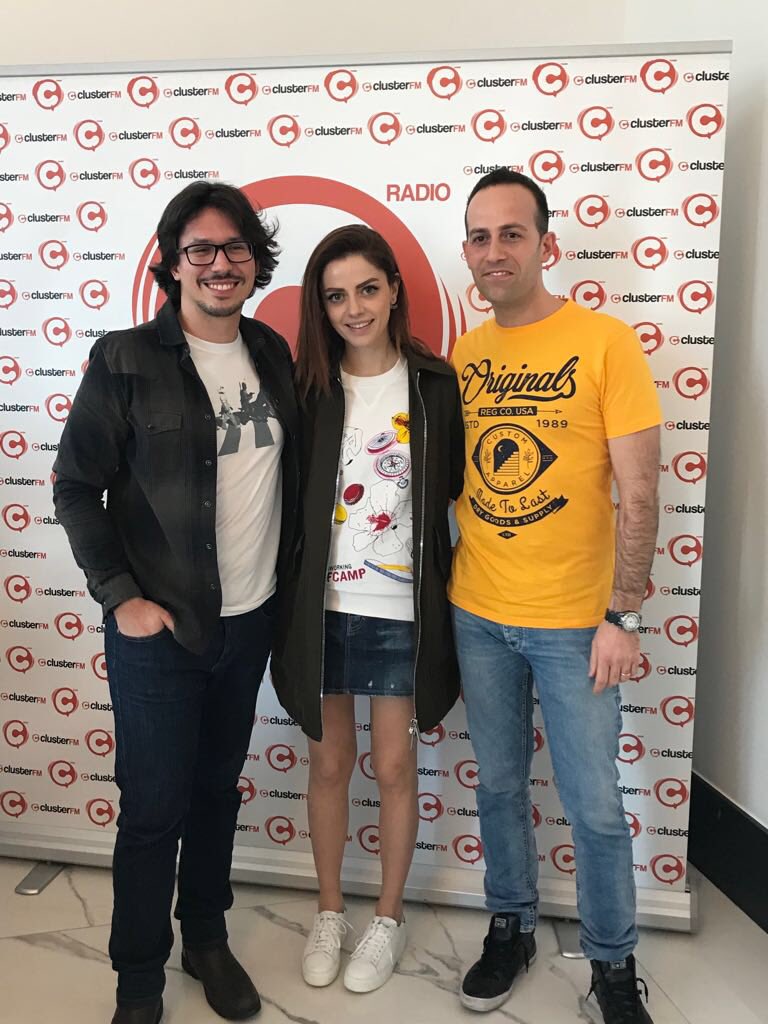 NaliOfficial's tweet photo. Tra pochissimo su radio #clusterFM #ilmondoprimadite #Sanremo2018 ! https://t.co/WqHLUiwaP2