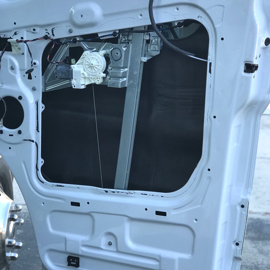 LakelandAudio's tweet photo. Complete sound insulation and window tint for this 25β R.V. cab section.
#florida #stereoinstallation #winterhaven #addicted #selfmade https://t.co/lxw64gL4Mf