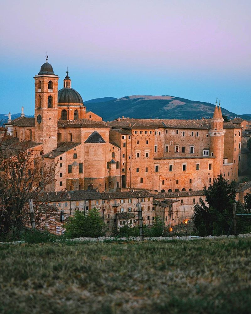 Italia's tweet photo. #UNESCO Heritage SIte, cradle of the #Renaissance, Raffaello's birthplace... do you need other reasons to visit Urbino? 😉
https://t.co/okEjeQYGIU

@MarcheTourismEN #IlikeItaly
📷 IG fanellity https://t.co/x4dsOBogIE