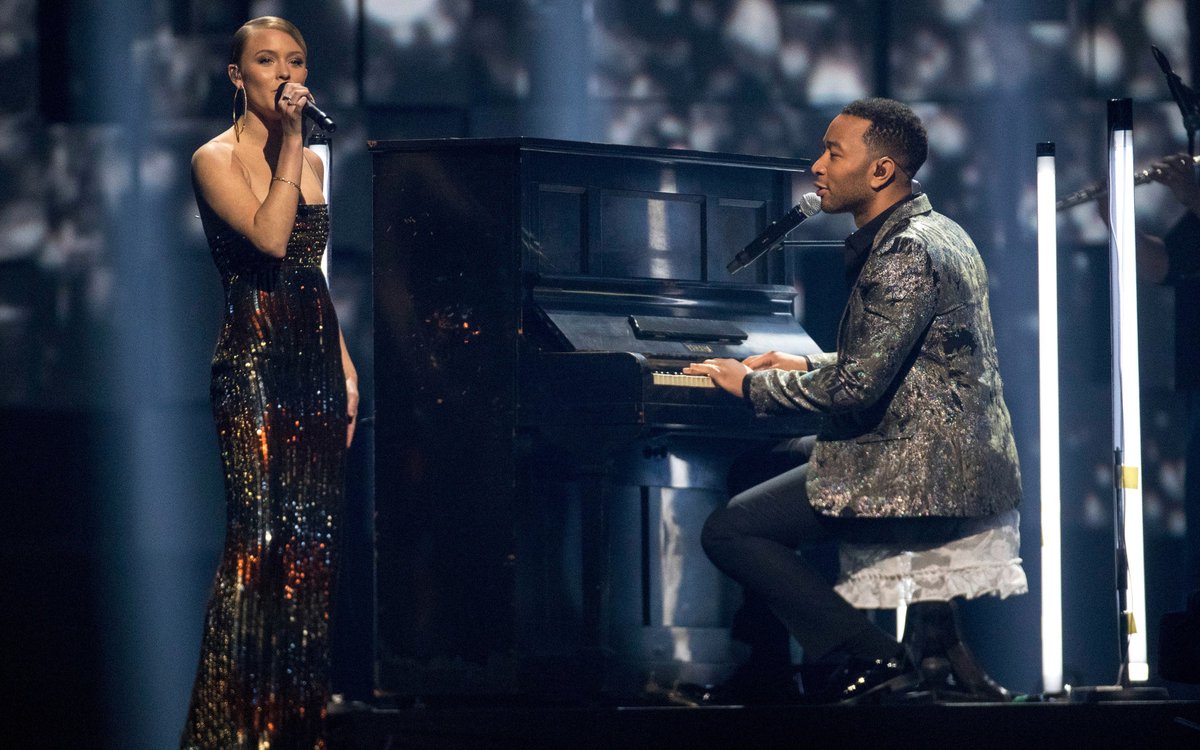 larsson_br's tweet photo. Zara Larsson e John Legend na performance de 'God Only Knows' no 
Nobel Peace Prize Concert https://t.co/uc3YkWh9kC
